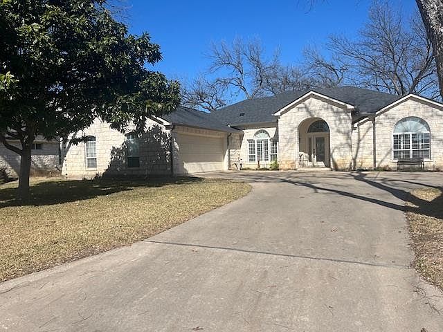 1st image of 310 Meadowlakes Drive
