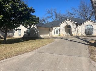 310 Meadowlakes Dr, Meadowlakes, TX 78654