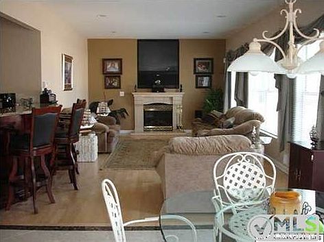 3rd image of 3279 Churchill Dr