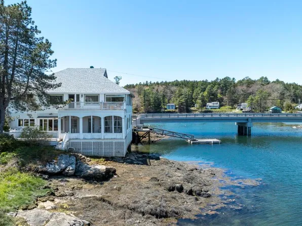 14 Cape Newagen Road, Southport, ME 04576
