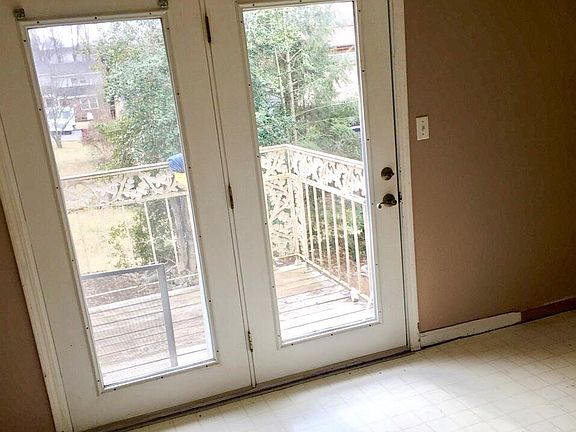 5th image of 1808 Parkwood Ln #4