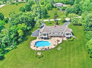 673 Milton Rd, Inverness, IL 60067