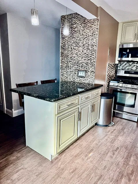 3 bed, 1275 sqft, $3,400 — Photo 4