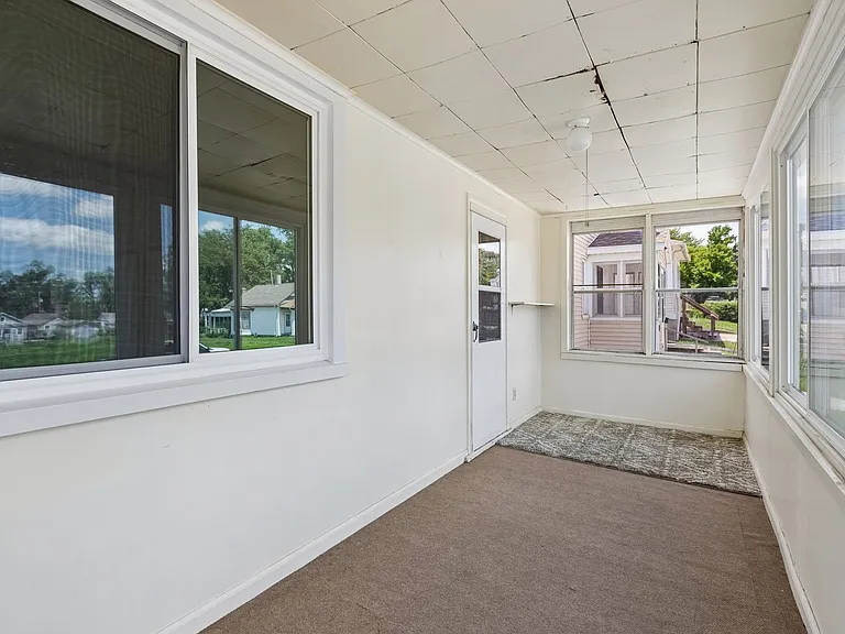 405 William St — Photo 17