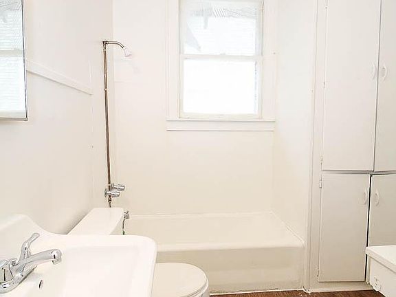 3rd image of 536 Wilkinson St APT A