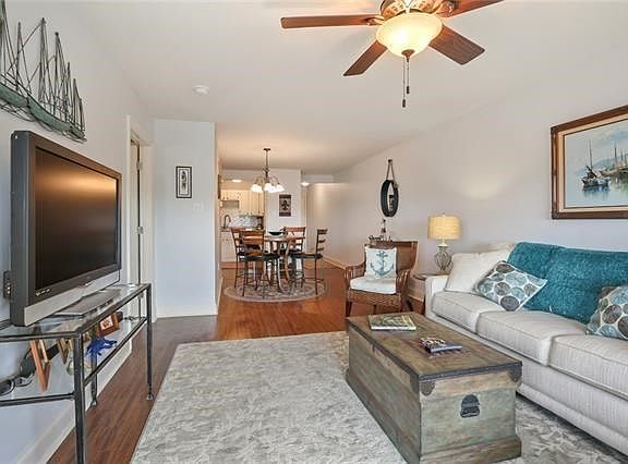 3rd image of 500 Lake Marina Ave APT 422