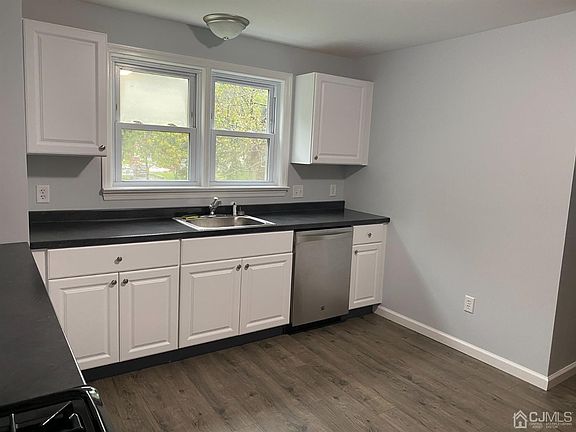 4th image of 58 W Amherst St