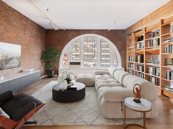 140 Thompson Street image 3 of 17