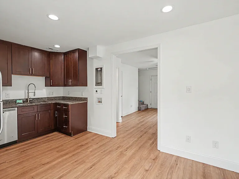 1800 Berryhill Rd — Photo 5