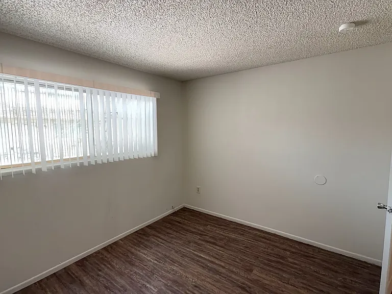4418 N 53Rd Ln — Photo 3