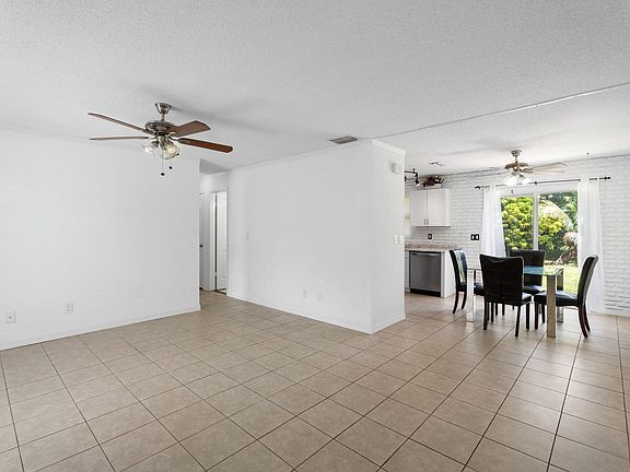 4th image of 1057 SW Gastador Avenue