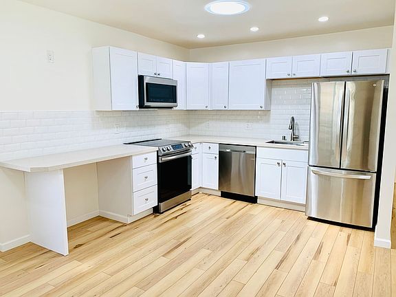 2nd image of 1767 Grand Ave Suite 3