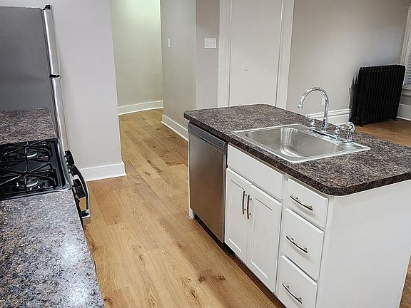3rd image of 240 S Graham St #10
