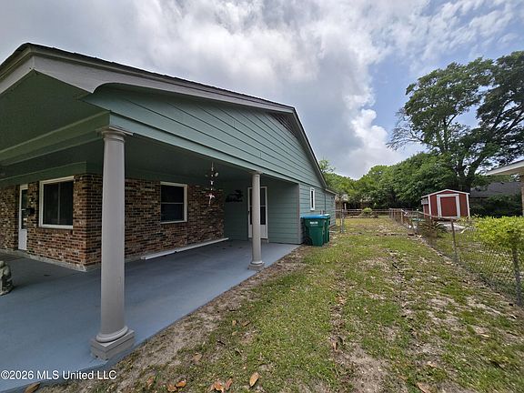 4th image of 2330 Middlecoff Dr