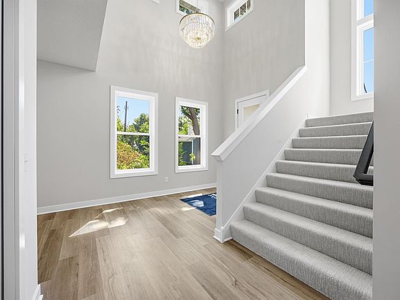 5th image of 2399 Laurie Ct W