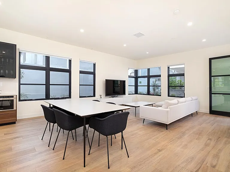 822 S Plymouth Blvd #4 — Photo 7