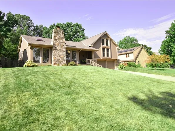 3627 NE Basswood Dr, Lees Summit, MO 64064