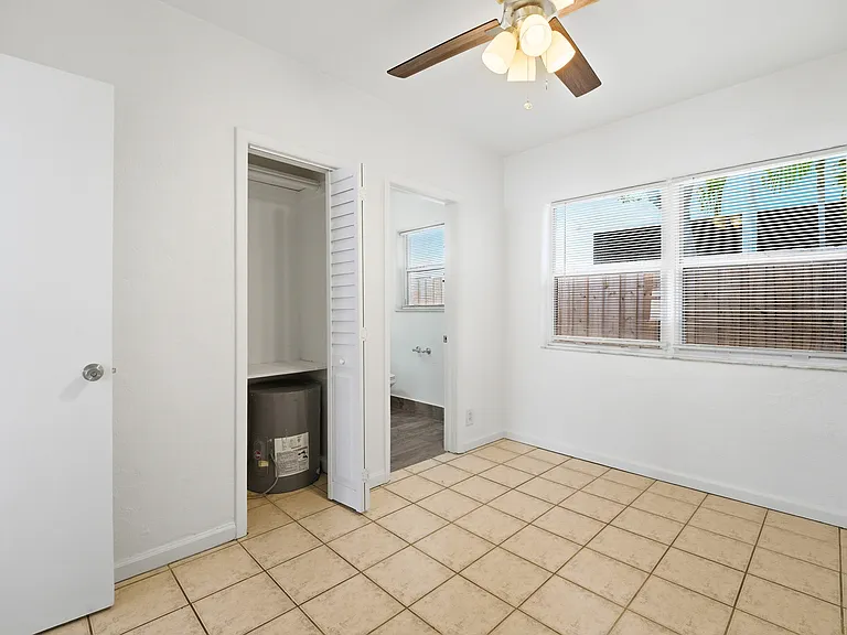 412 SE 16th St #3A — Photo 17