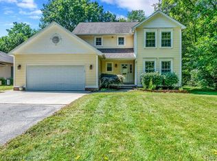 2737 Strawberry Ln, Port Huron, MI 48060