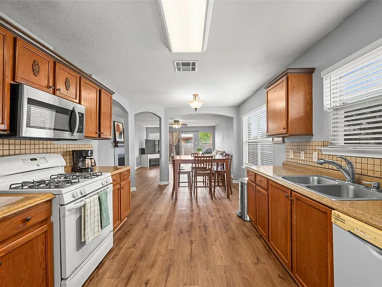 3800 Hickox Dr — Photo 6