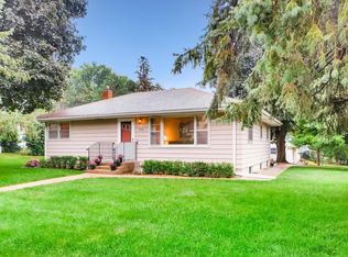 402 Eldridge Ave W, Roseville, MN 55113