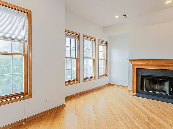 5th image of 1543 W Wellington Ave Unit 2