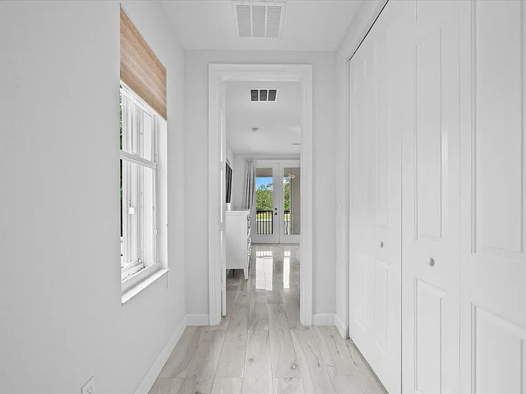 877 Taft Ct — Photo 19