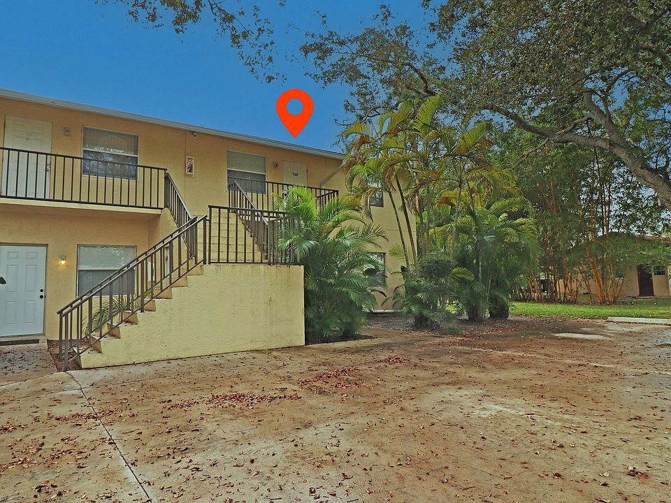 1st image of 720 SW Gardens Blvd