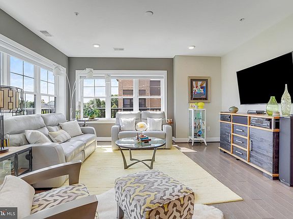 3rd image of 2905 Bleeker St #4-405