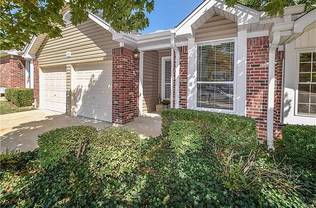 Awesome condo in great location - move in ready!