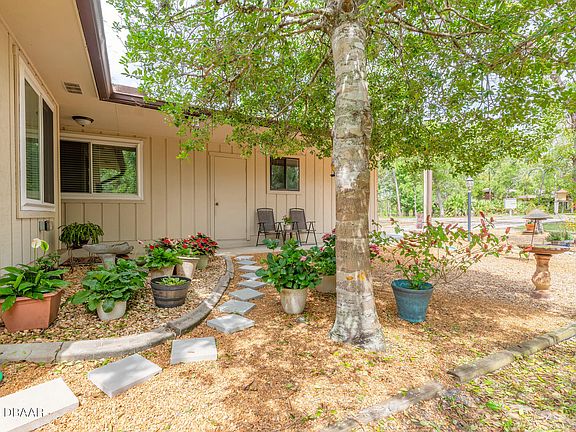 3rd image of 160 Magnolia Loop
