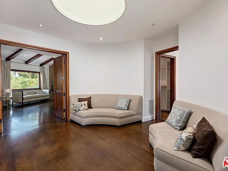 2134 La Mesa Dr — Photo 26