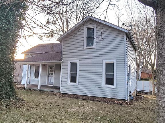 4th image of 937 Main St