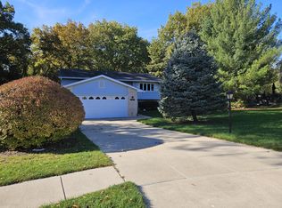 487 Timber Lake Dr, Lowell, IN 46356