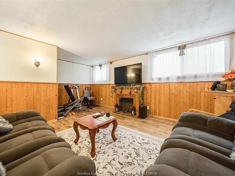 1229 Arncliffe Pl — Photo 24
