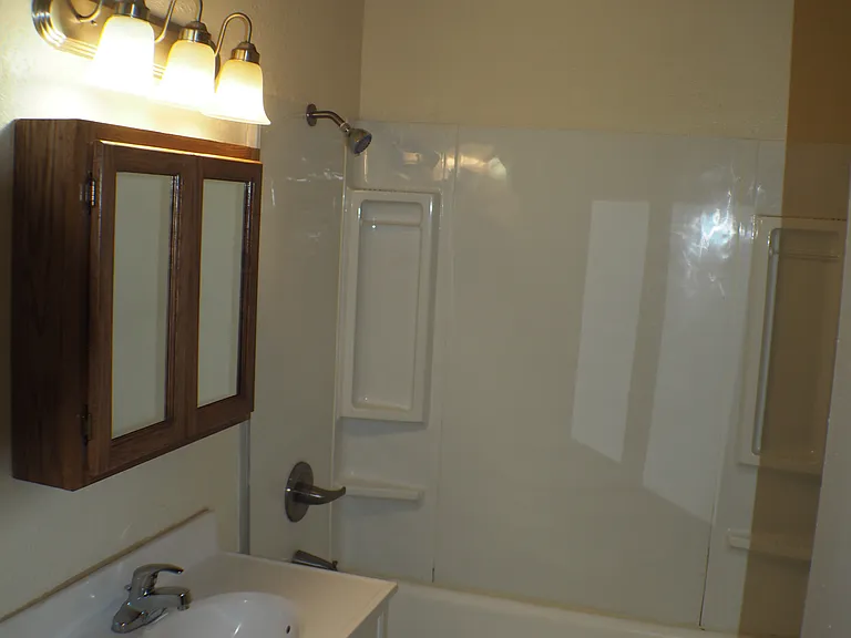 3135 E Glen Oaks Dr — Photo 4