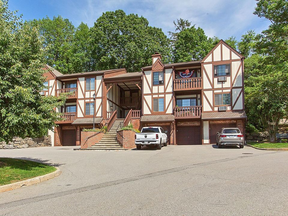 1st image of 104 Foxwood Cir