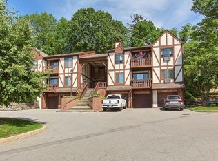 104 Foxwood Cir, Mount Kisco, NY 10549