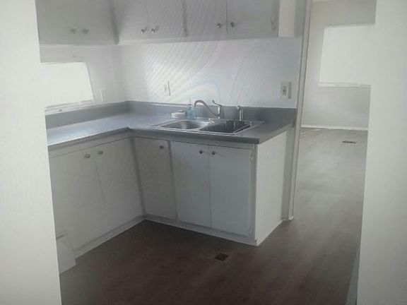 5th image of 203 48th Ave W #318