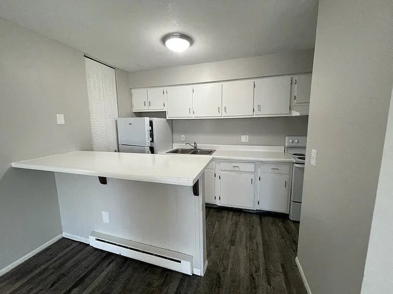Copper Cove Apartments — Photo 36