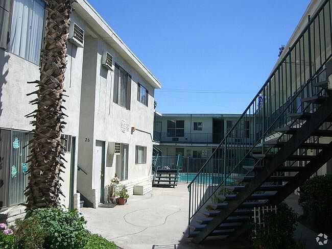 2nd image of 14760 Roscoe Blvd