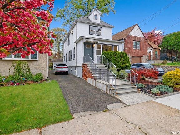 2nd image of 32 Crestmont Avenue