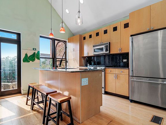 3rd image of 5835 N Winthrop Ave