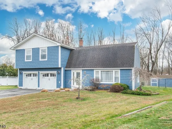 16 Olympia Dr, East Hanover Twp., NJ 07936