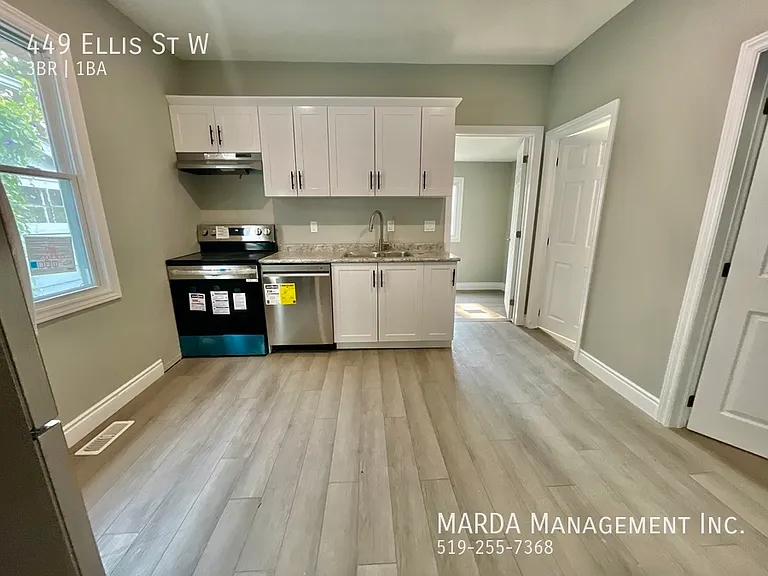 449 Ellis St W — Photo 5