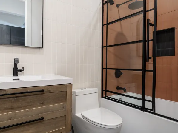 319 Vanbrunt Street image 5 of 7