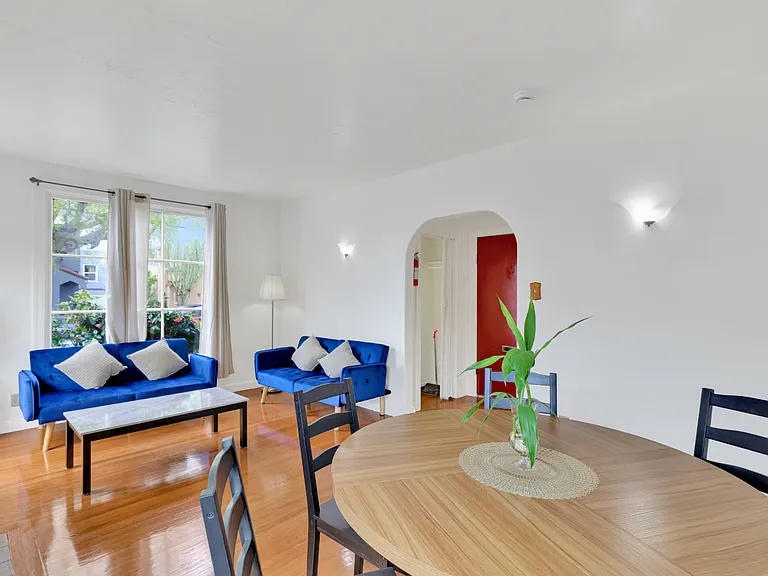 271 W Broadmoor Blvd — Photo 6
