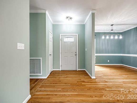 5th image of 309 Breckenridge Pl