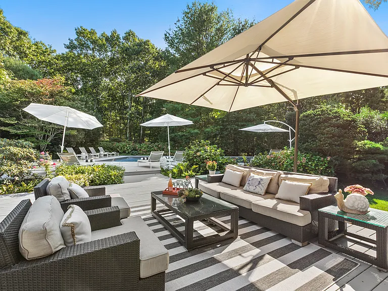 570 Sag Harbor Tpke — Photo 33