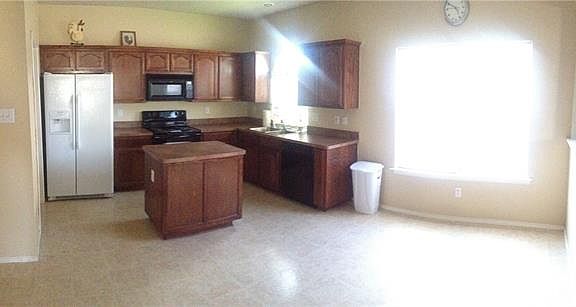 3rd image of 1029 Maidenhair Ln